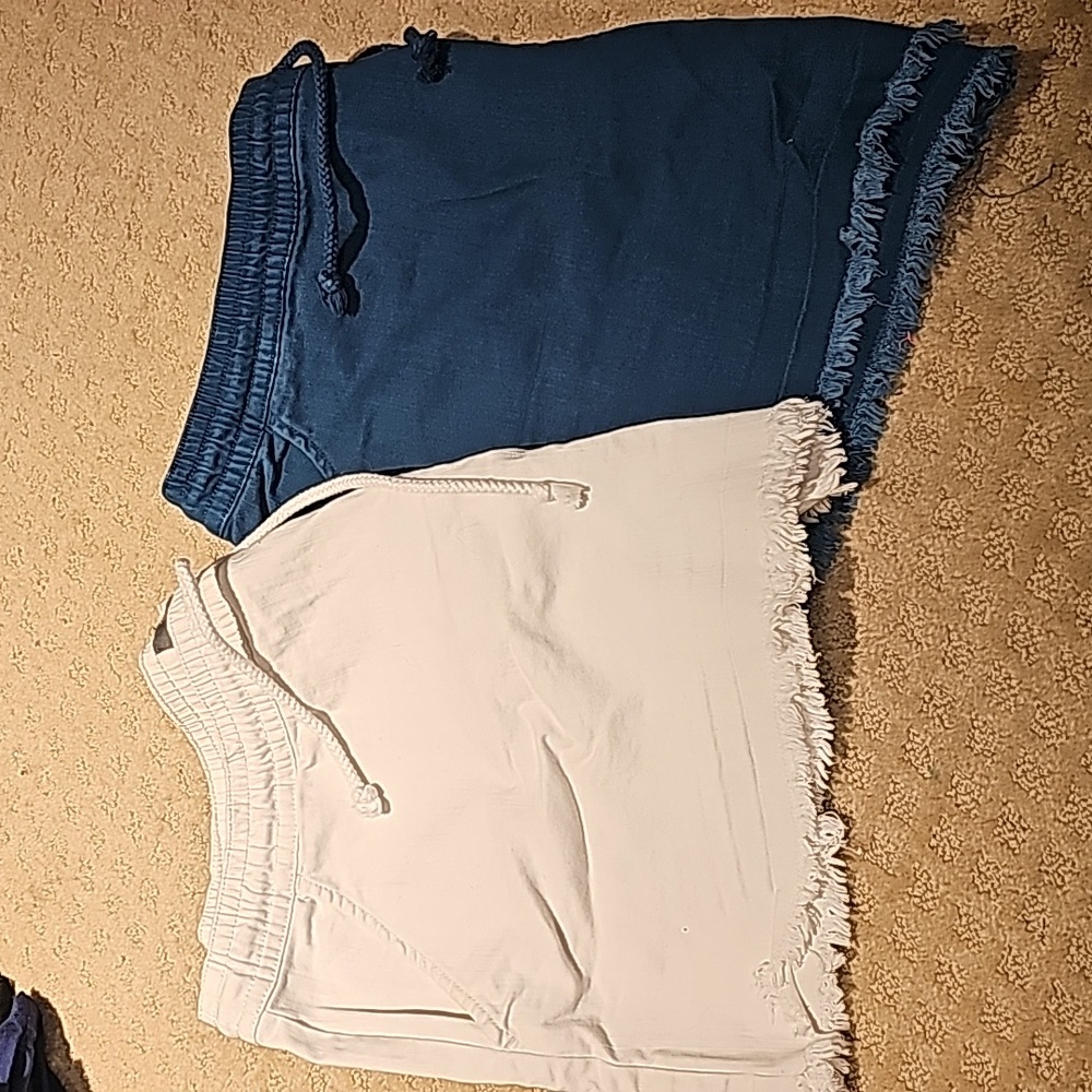 2 pairs of frayed shorts